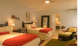 Vue partielle de deux chambres à coucher de la cabine Fresal au Panamonte Inn & Spa