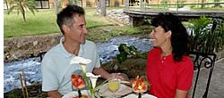 Middag längst med ån på Valle Escondido Resort, Golf & Spa
